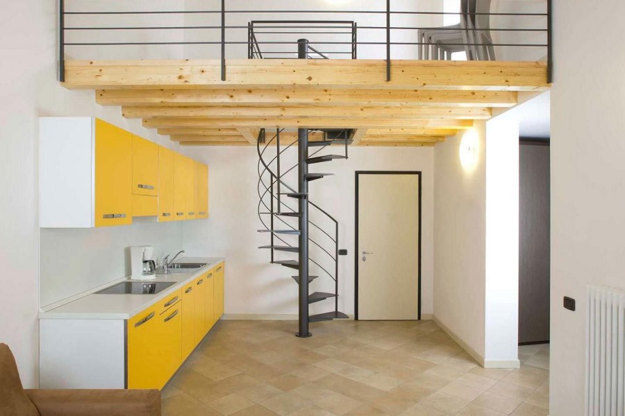 Лестница на антресольный этаж