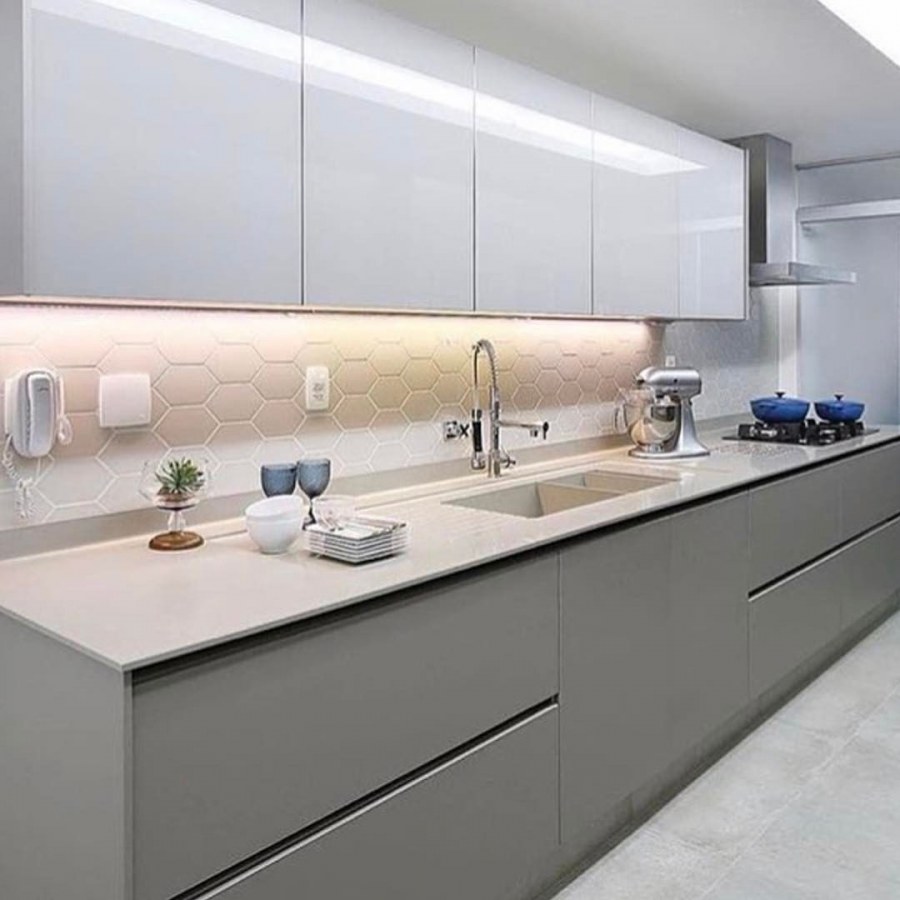 Кухня икеа светло серая глянцевая