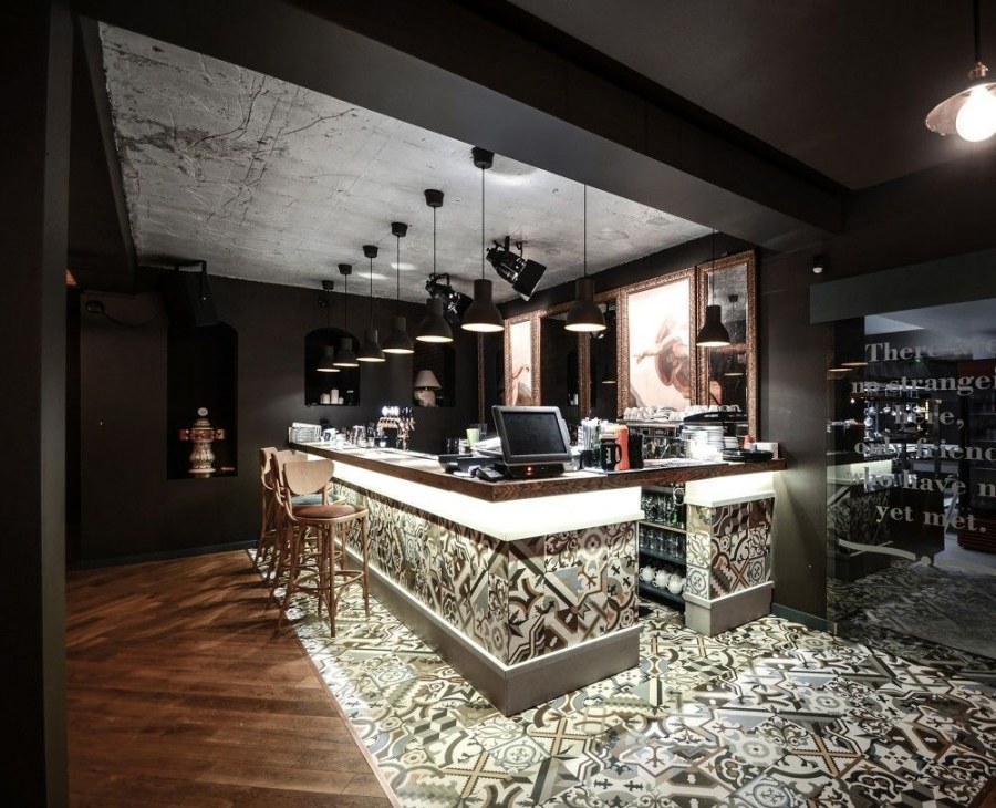 Барная стойка в ресторане