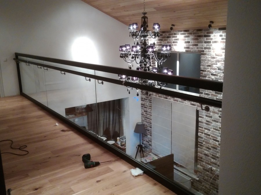 Стеклянные перила второго света