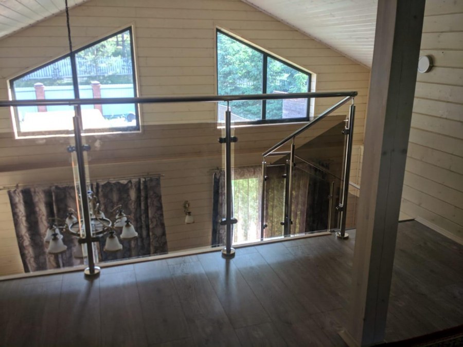 Стеклянное ограждение в частном доме