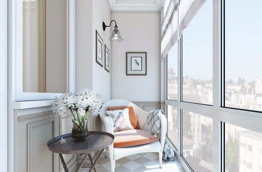 Красивый застекленный балкон