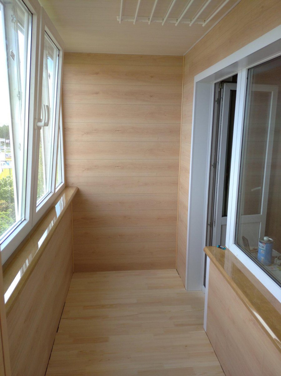 Бежевый балкон