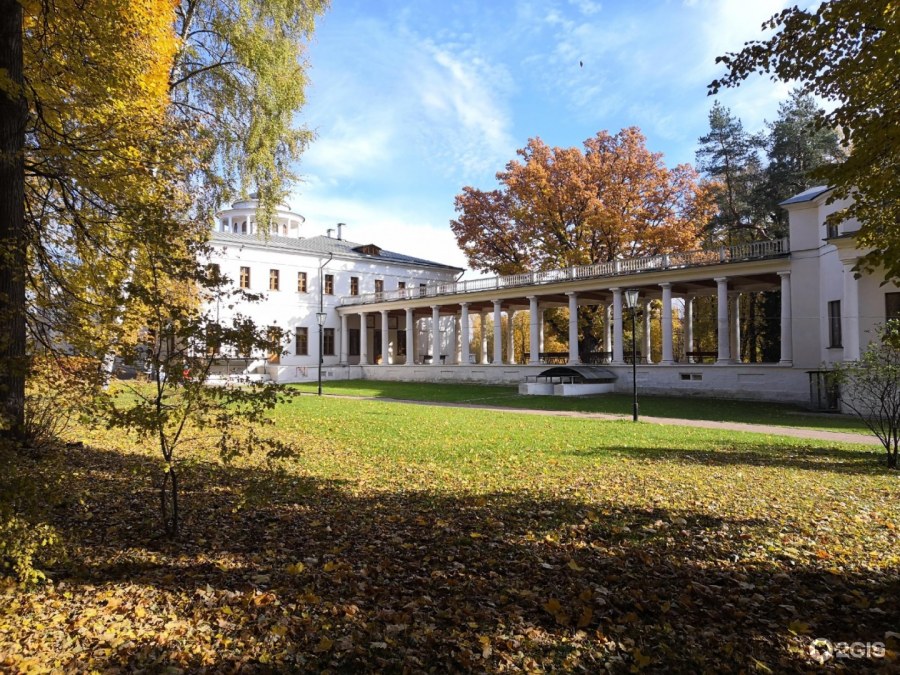 Остафьево въездная аллея