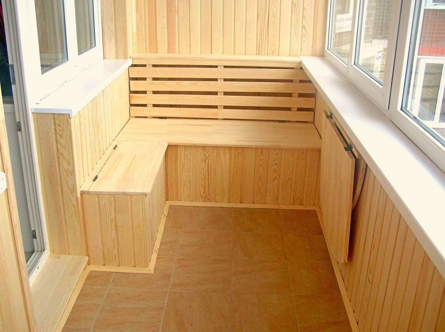 Уютный маленький балкон