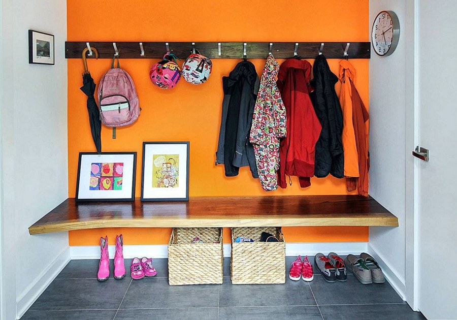 Красная дверь в интерьере