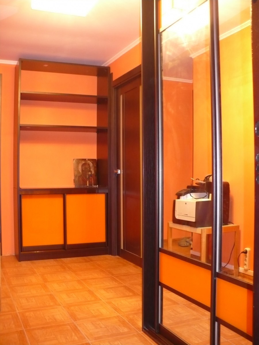 Оранжевая прихожая