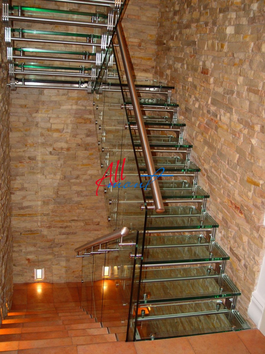 Лестница на больцах двухмаршевая