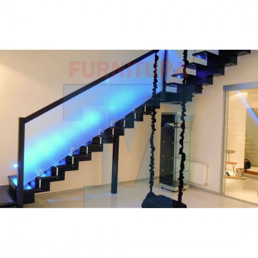 Ограждение лестницы из стекла