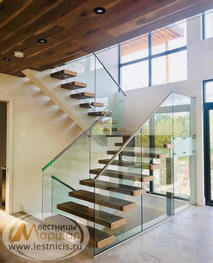 Лестница со стеклянными ступенями