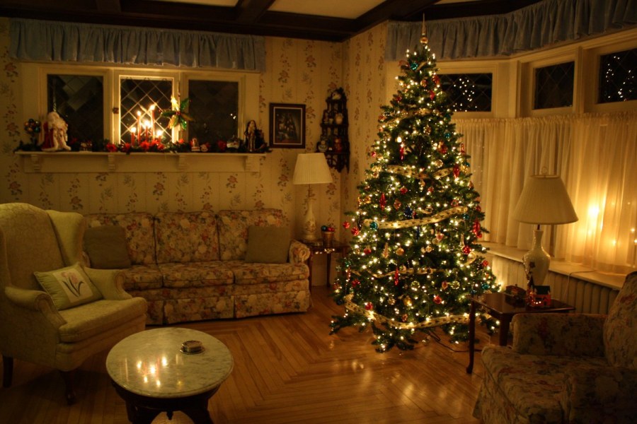 Новогодняя обстановка в комнате