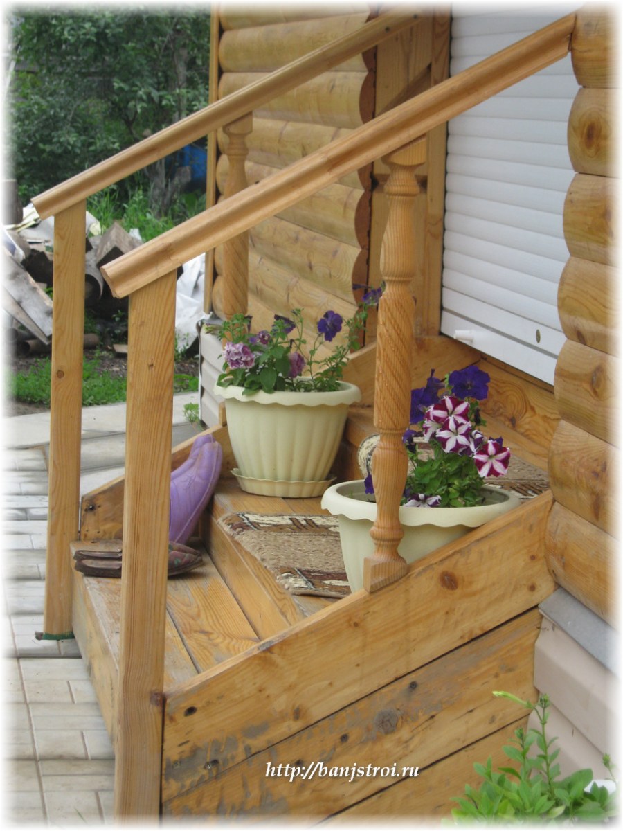 Деревянное крыльцо