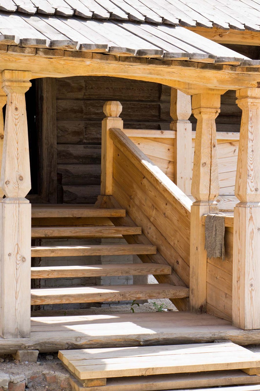 Навес над крыльцом на даче