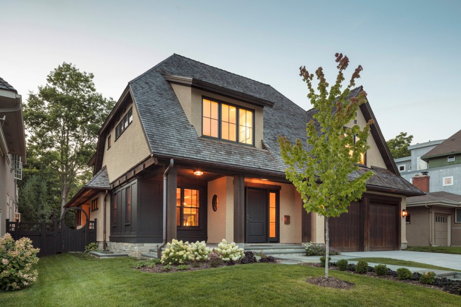 Дом стиля Mansard Roof