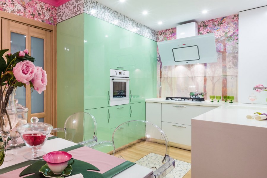 Розовая кухня