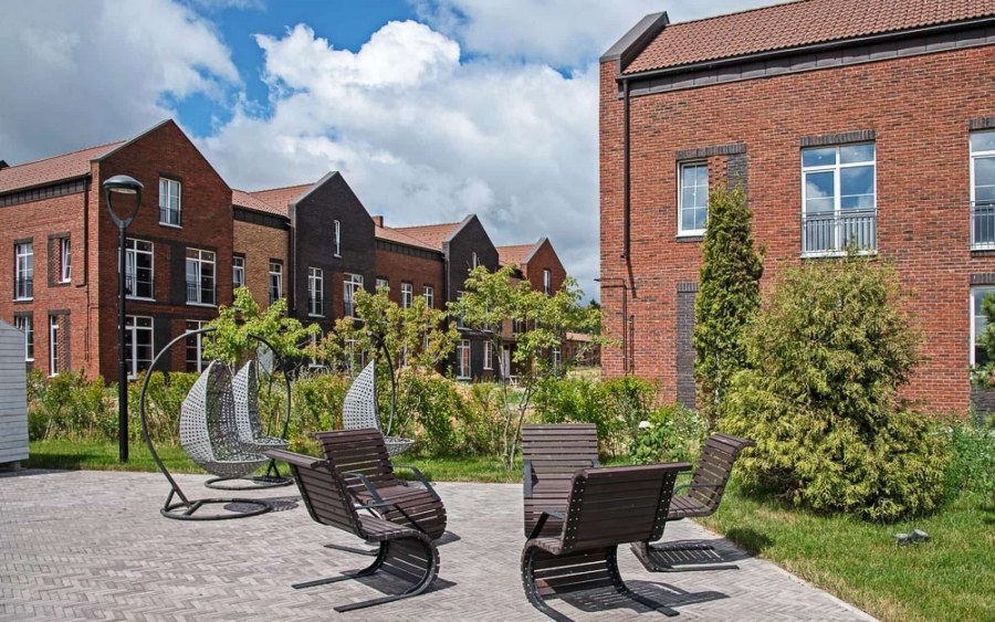 Поселок парк апрель