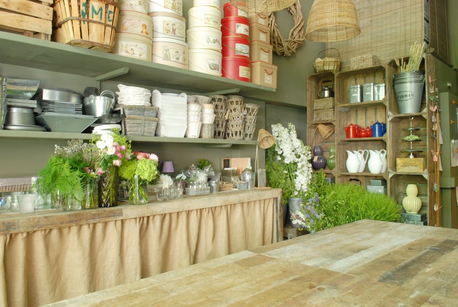 Стол в стиле лофт в интерьере