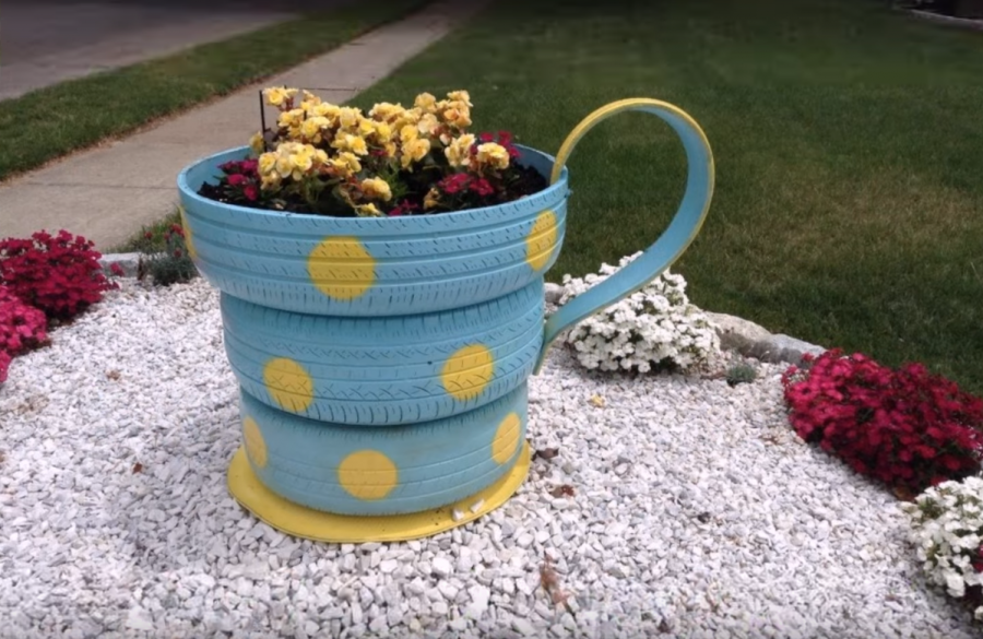 Клумбы из ведер
