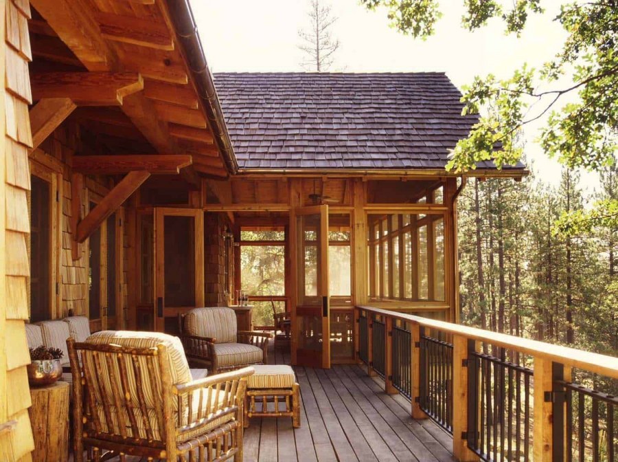 Веранда к деревянному дому