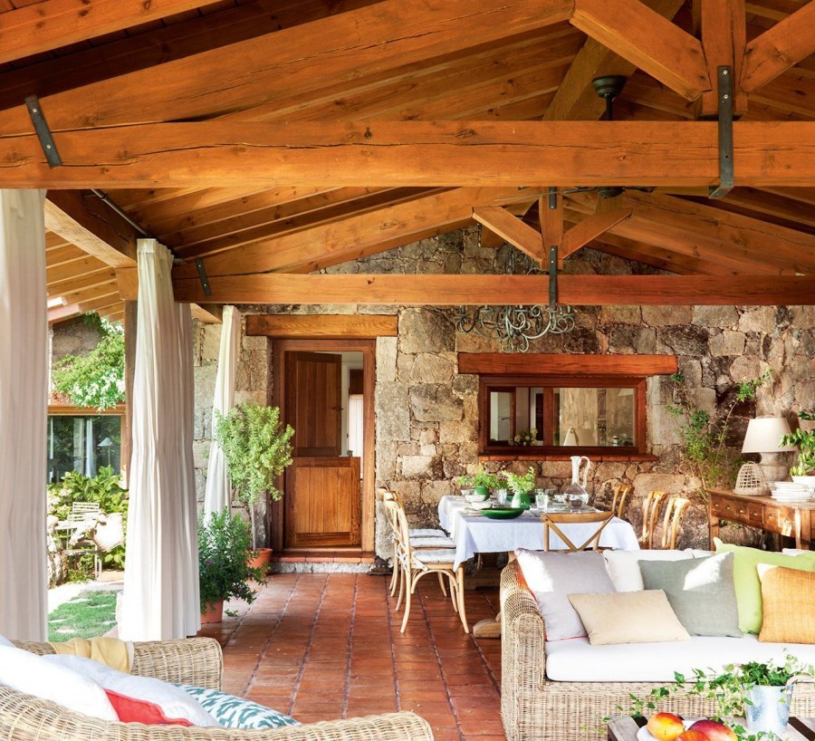 Веранда в стиле Шале