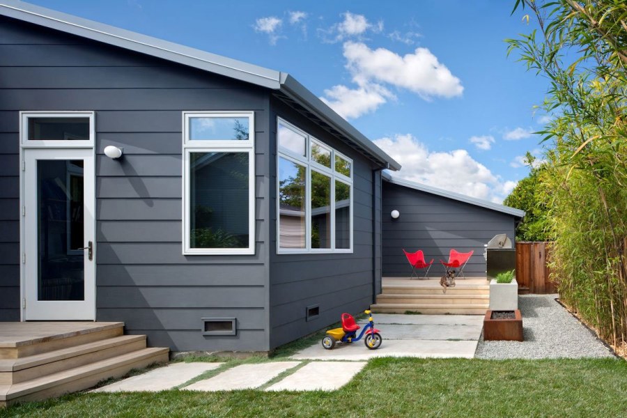 Серые фасады домов