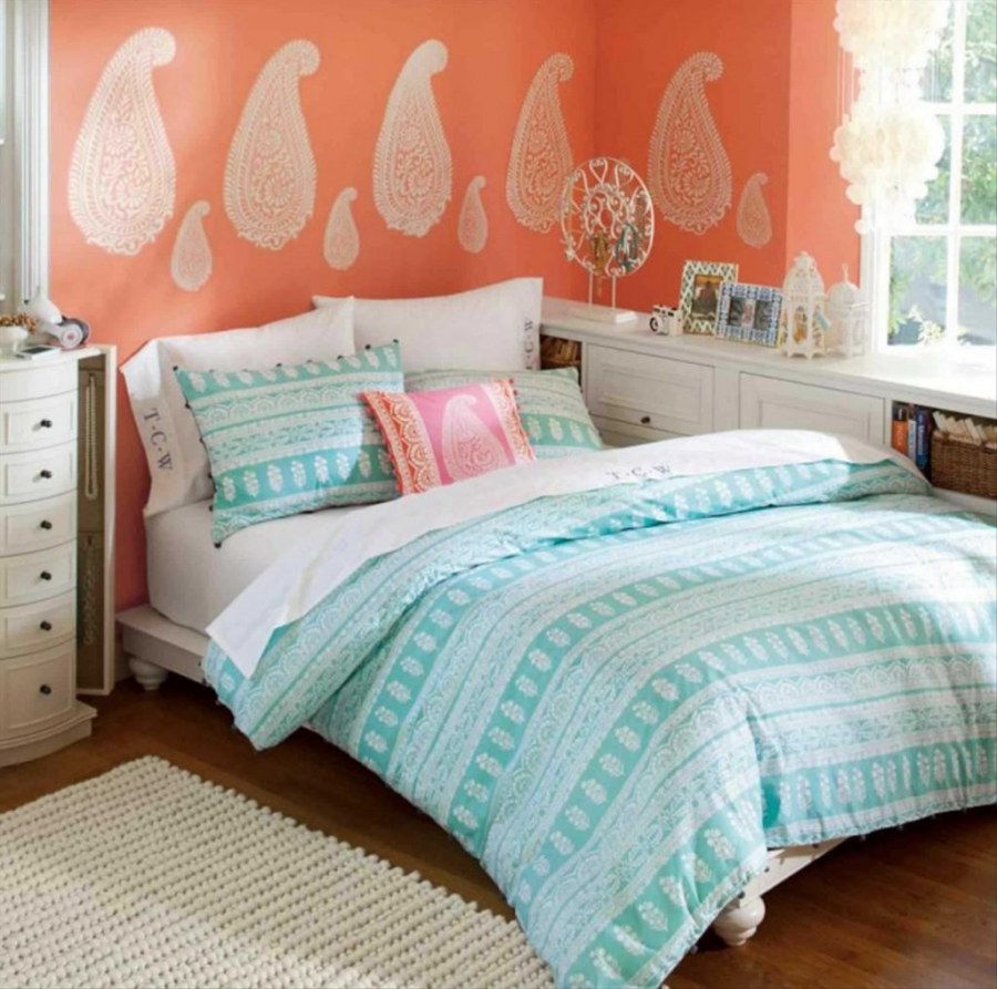 Бирюзово розовая спальня
