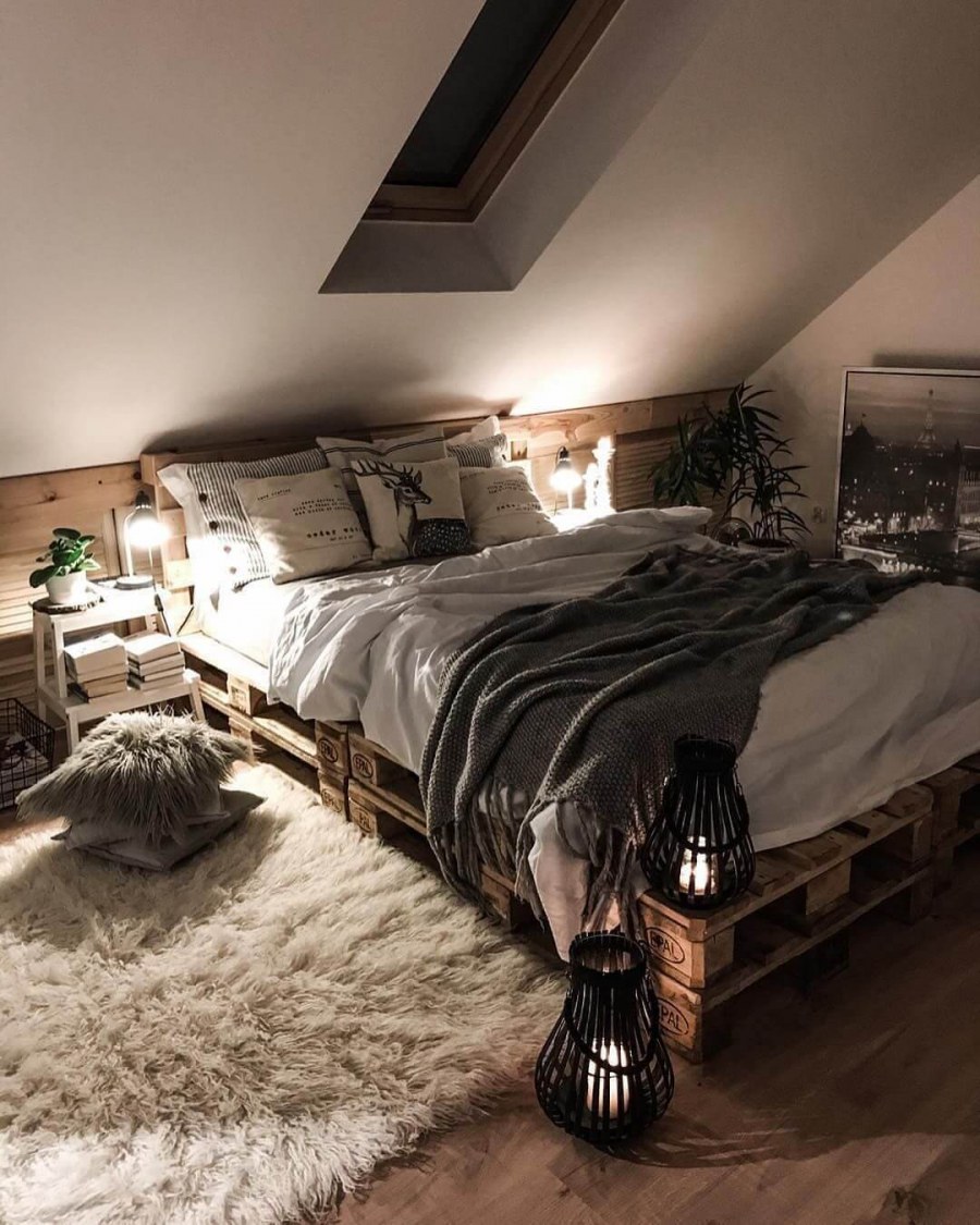 Уютная спальня на мансарде