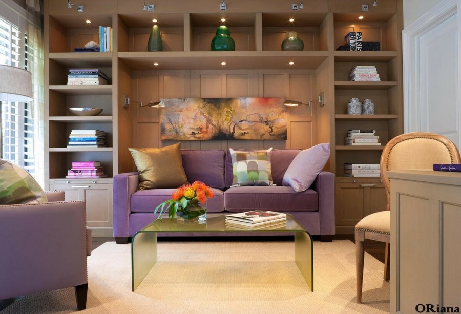 Стеллаж над диваном в гостиной