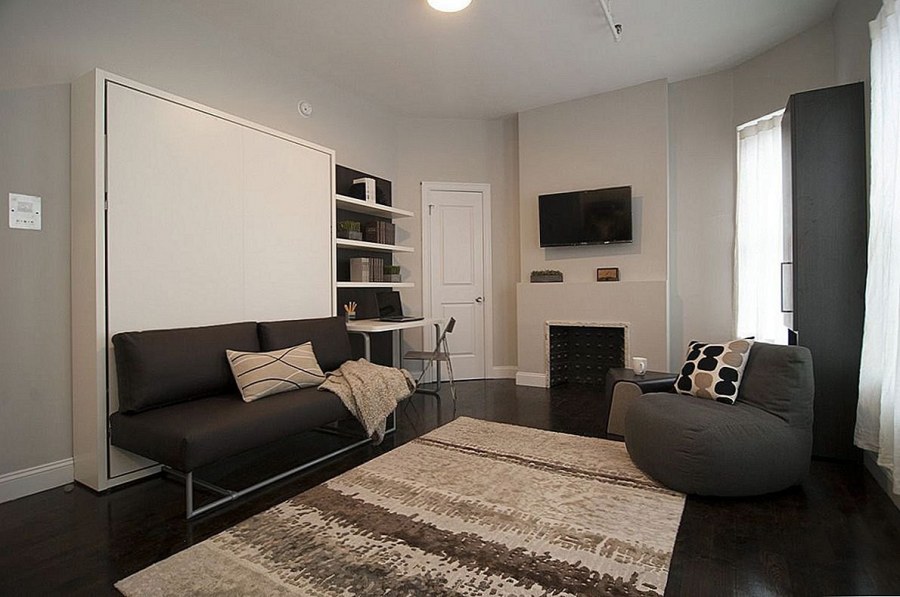 Комната с диваном и шкафом