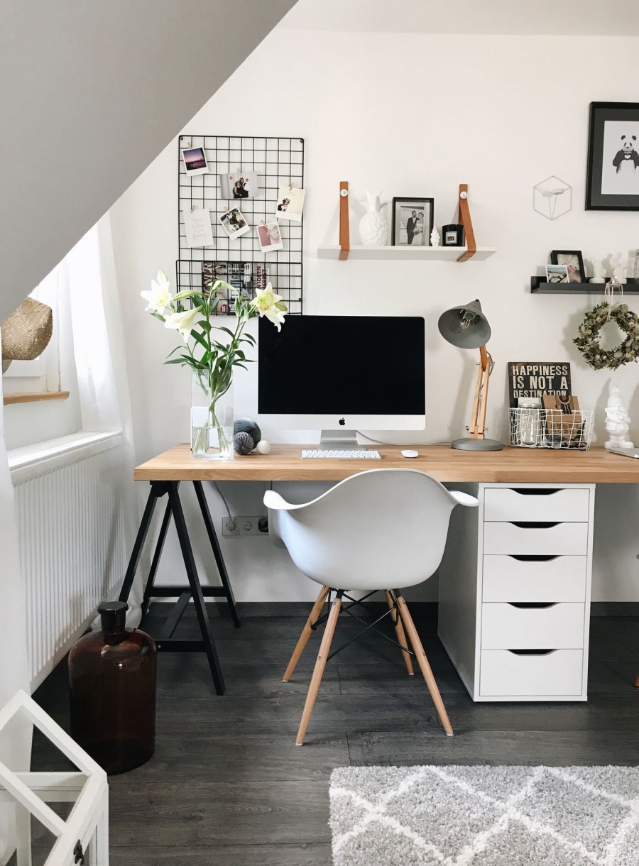 Декор письменного стола