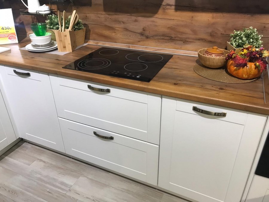 Белая матовая кухня