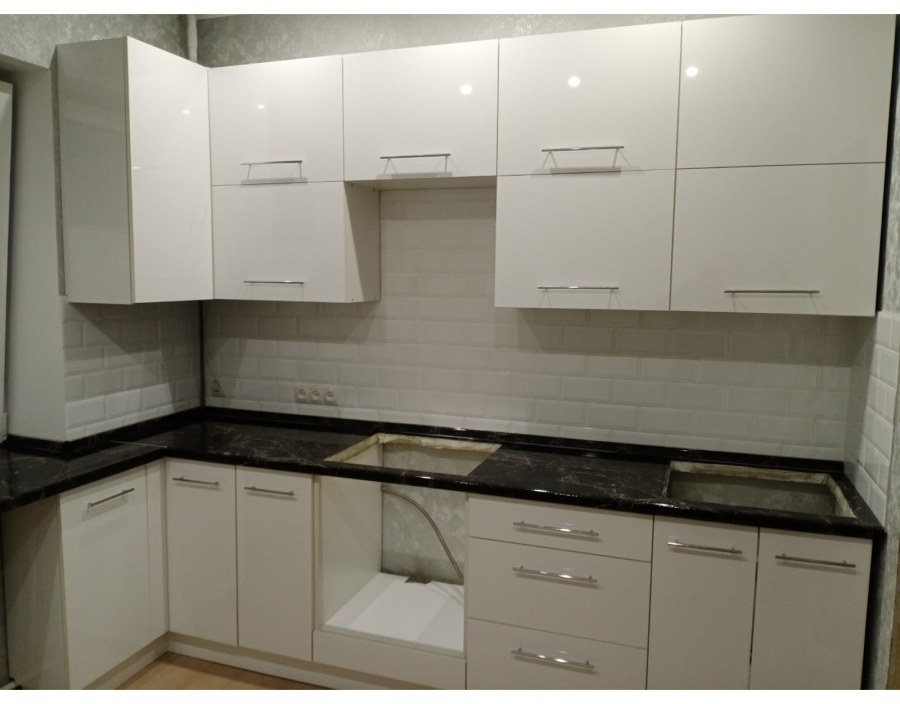 Кухня белый пластик