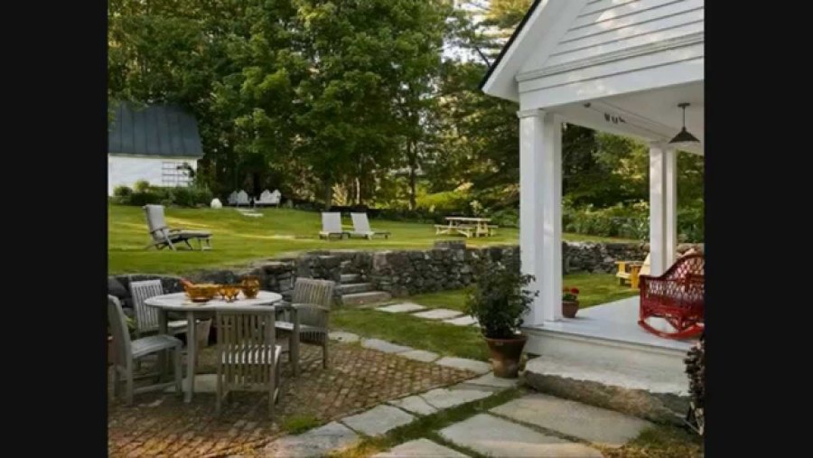 Красивый домик с садом