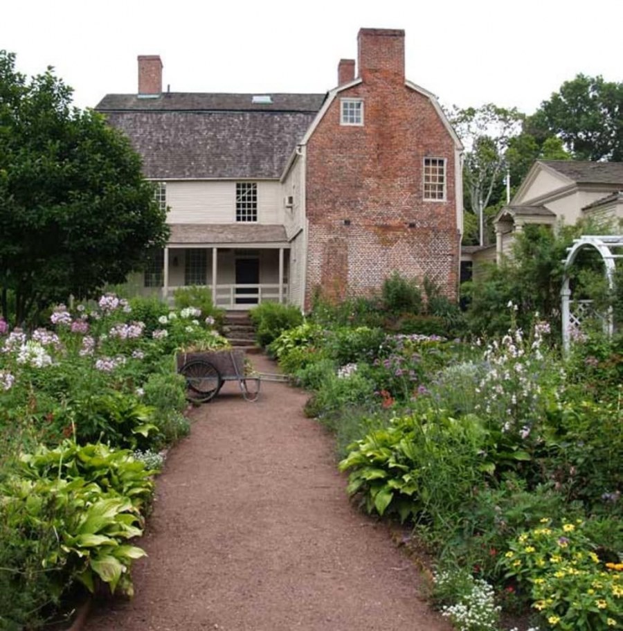 Колониальный ландшафтный стиль