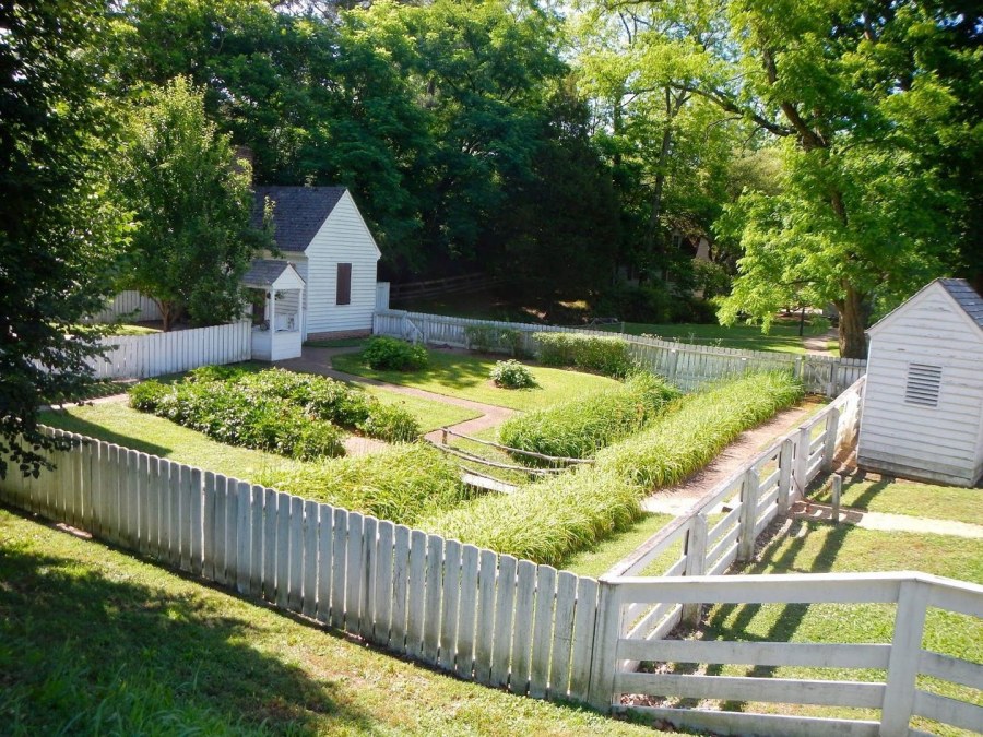 Колониальный ландшафтный стиль