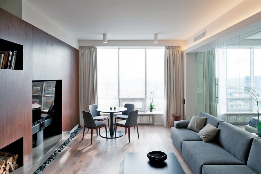 Панорамные окна в гостиной