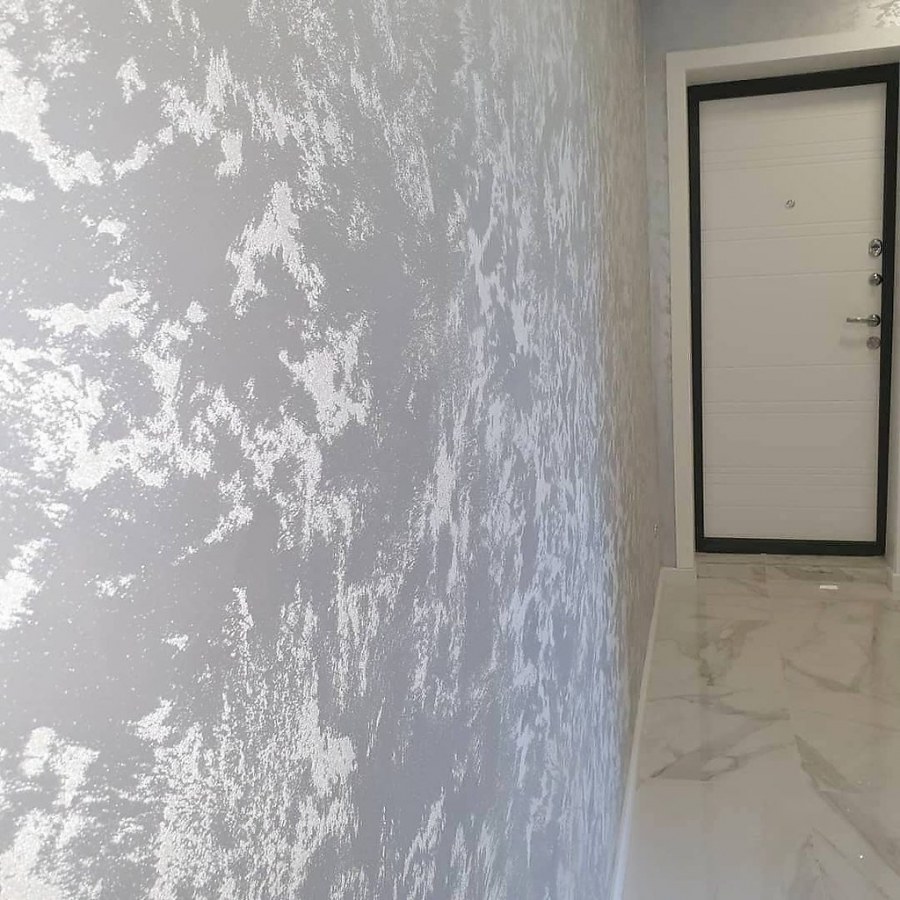 Отделка прихожей декоративной штукатуркой