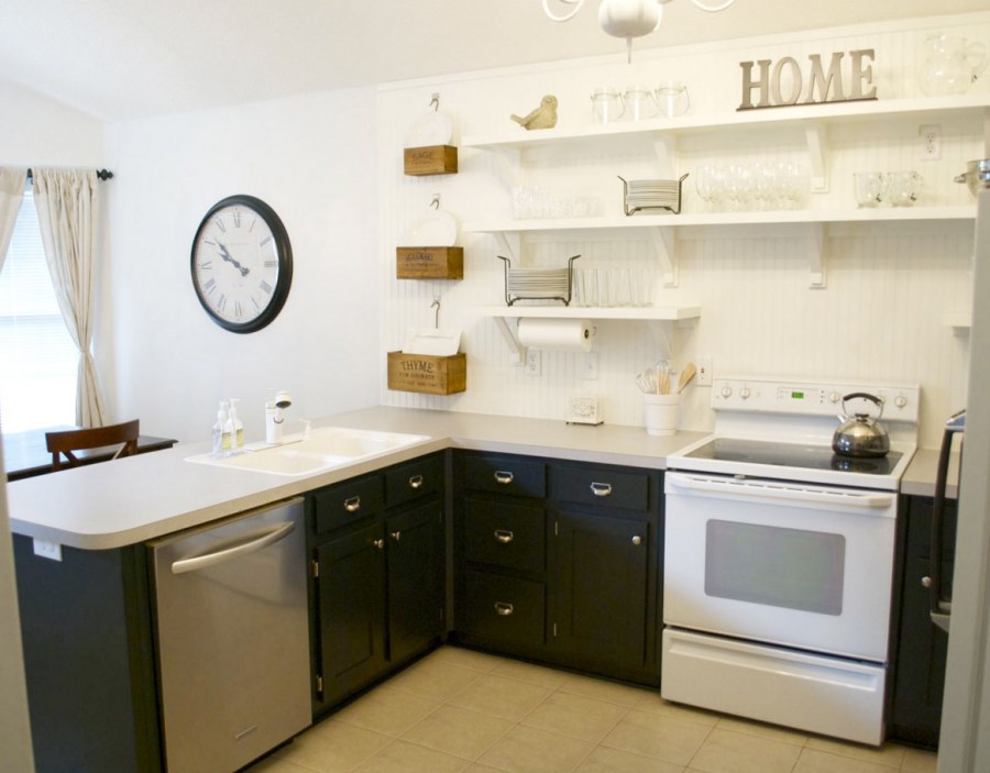 Кухонный гарнитур без верхних шкафов