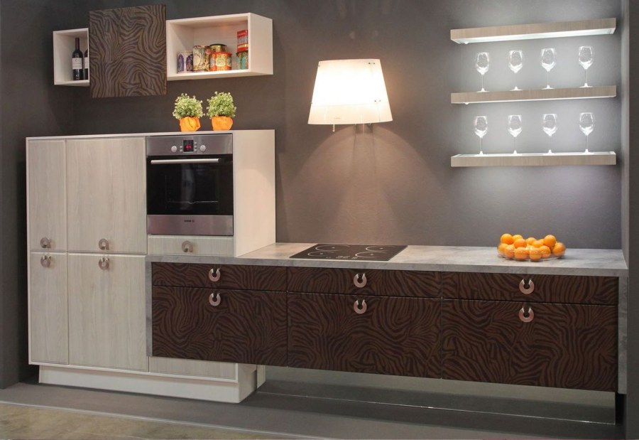 Кухонный гарнитур без навесных шкафчиков