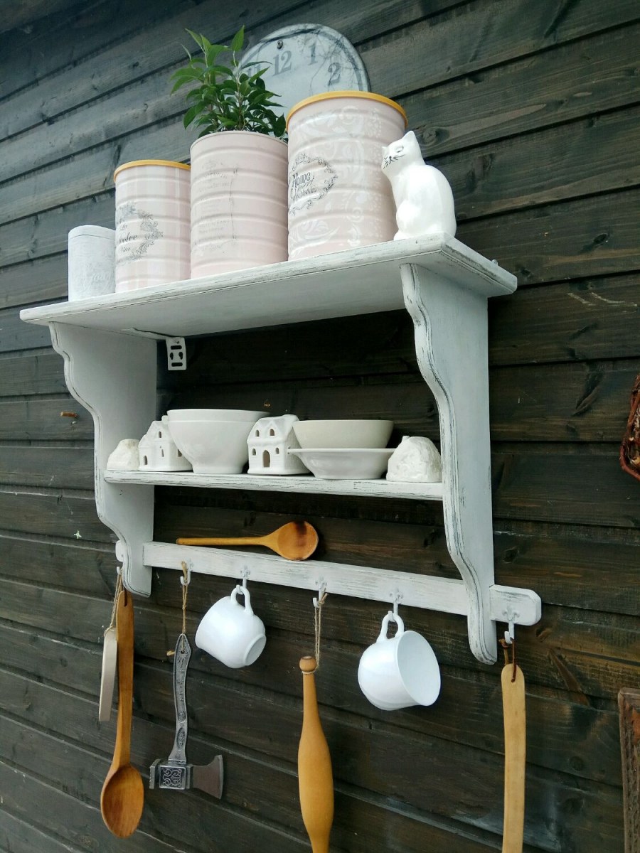 Деревянные полки на кухню