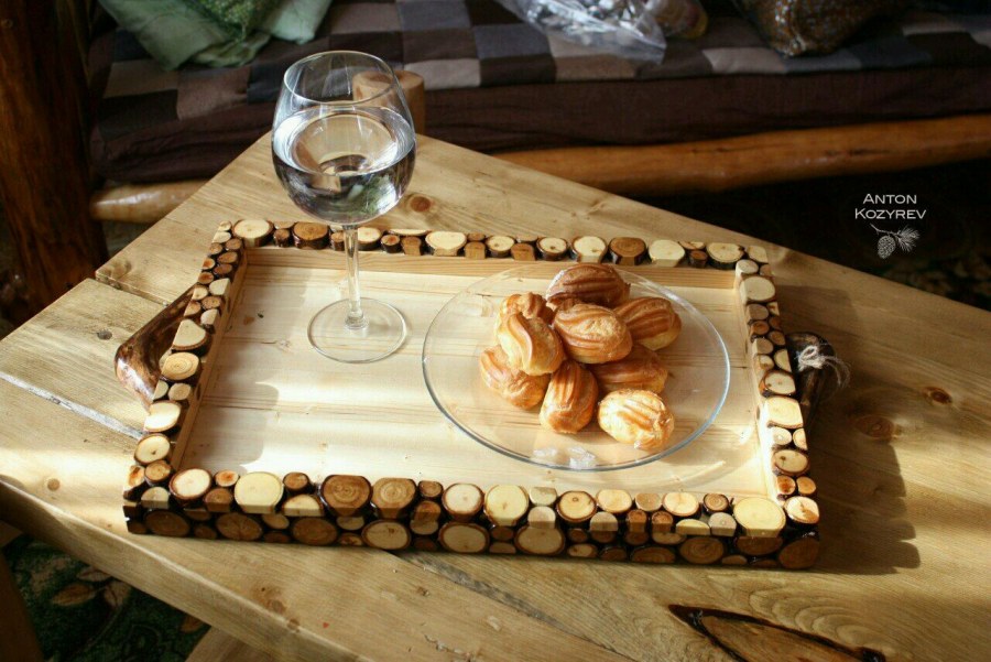 Поднос из спилов дерева