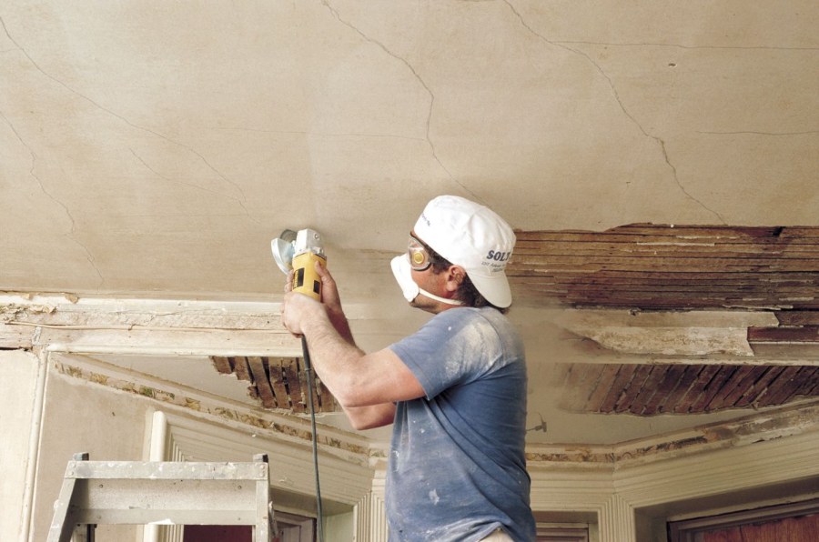 Снятие старых обоев