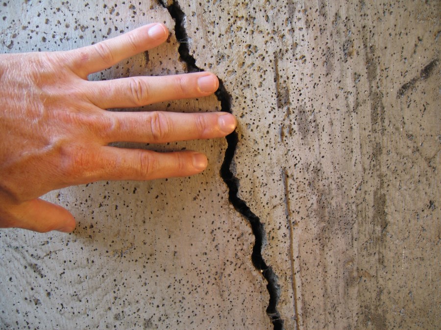 Трещины в бетоне