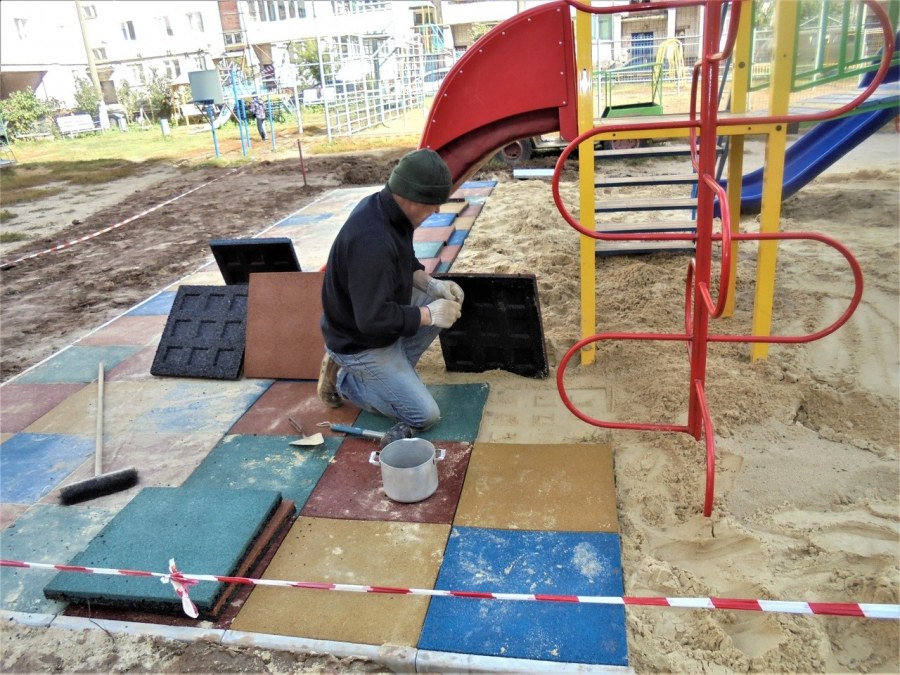 Площадка на даче с радугой и песочницей