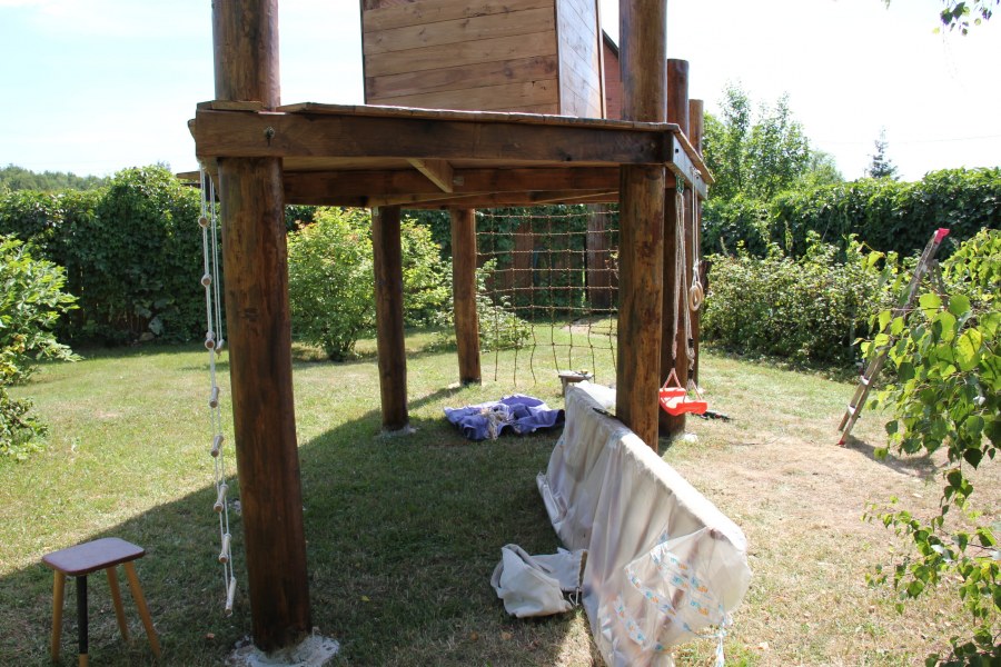 Монтаж детской площадки