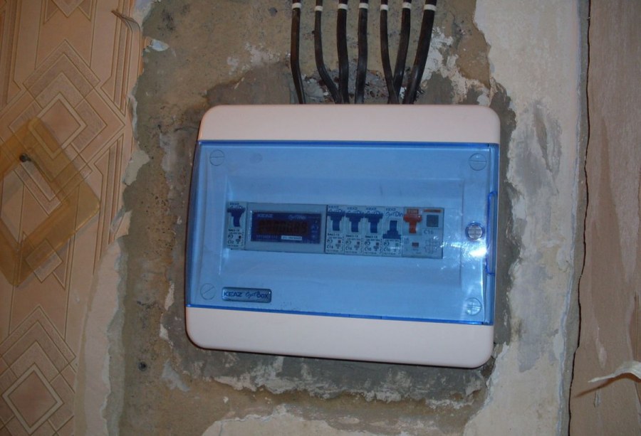 Щиток в квартире с счетчиком