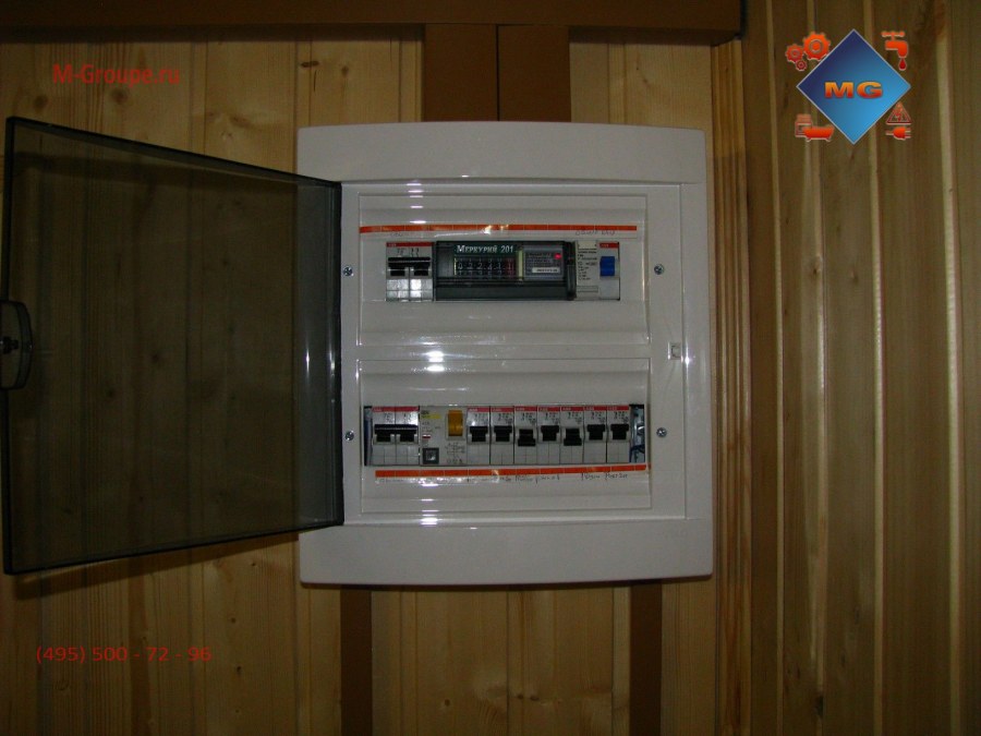 Электрощит со счетчиком и автоматами