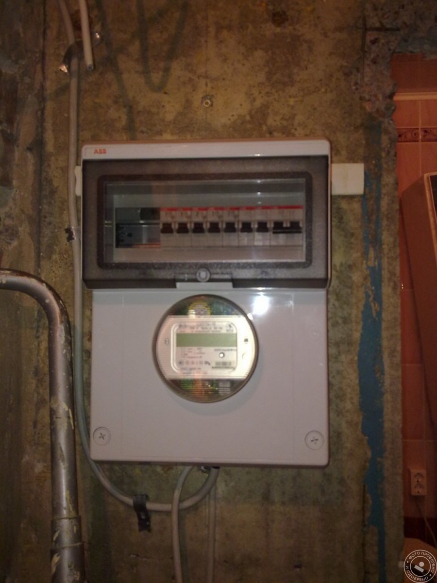 Счётчик электроэнергии на гипсокартоне