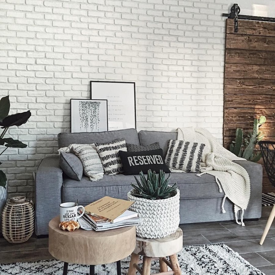 Кирпичная стена в шведской квартире