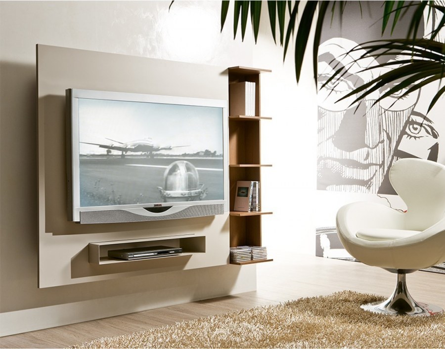 Полки над телевизором в гостиной